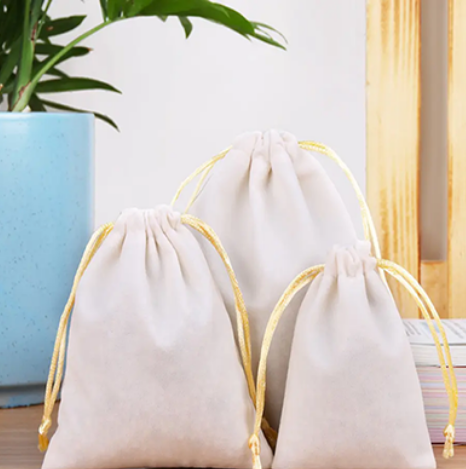 Quels sont les avantages des sacs à cordon imperméables colorés