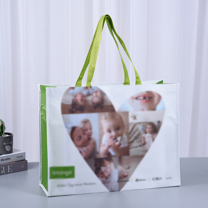 Sac fourre-tout en raphia laminé recyclé