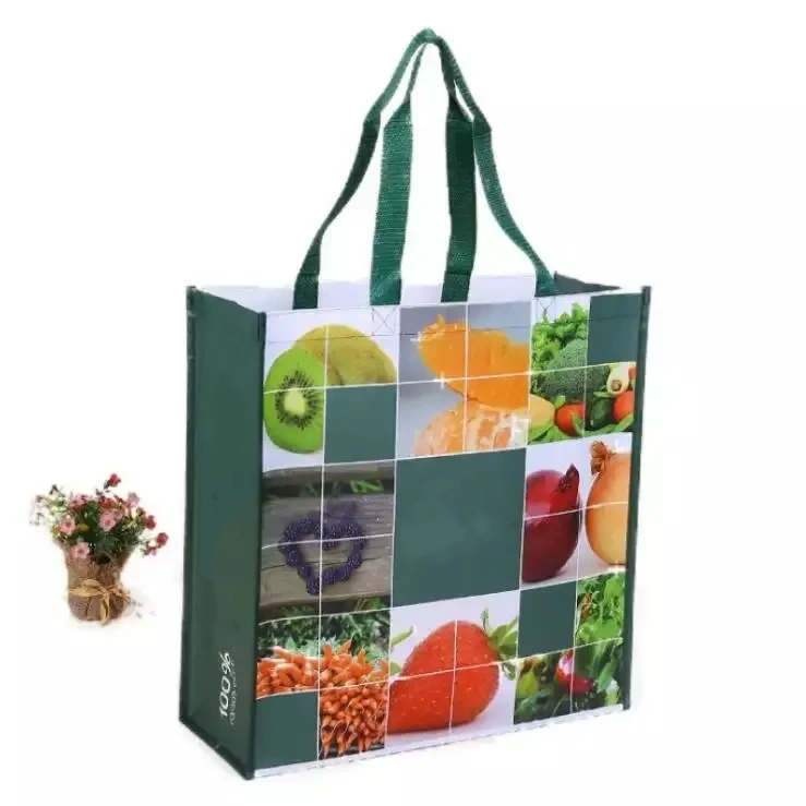 Recyclage des sacs à main en tissu non tissé.